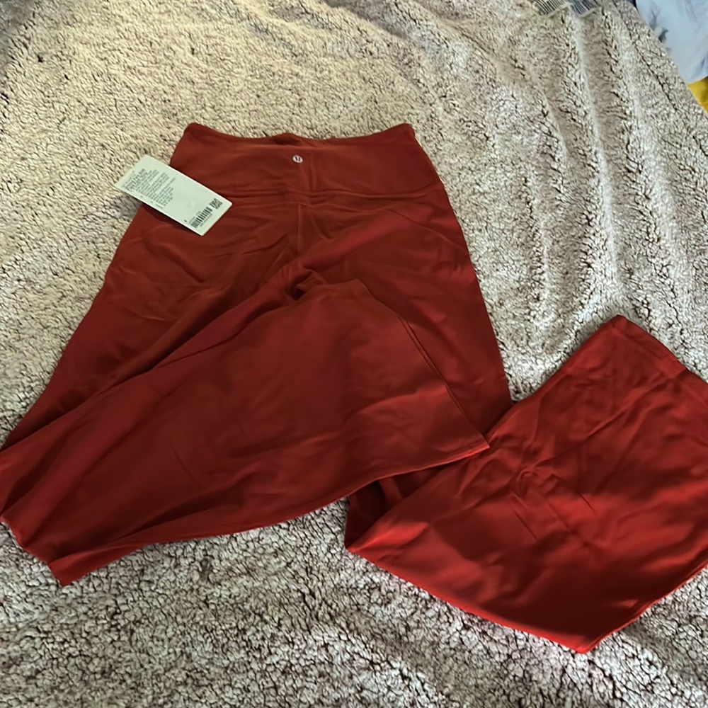 Groove Super-High-Rise Flared Pant Lululemon
Regular - Cayenne color